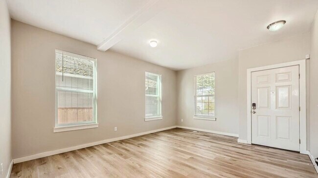 Foto del edificio - Available Now!