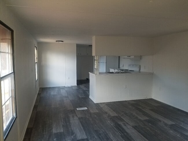 Building Photo - 425-B Riverbend Rd.