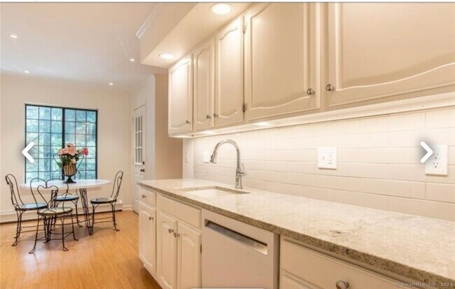 Foto del edificio - 125 Warner Hill Rd