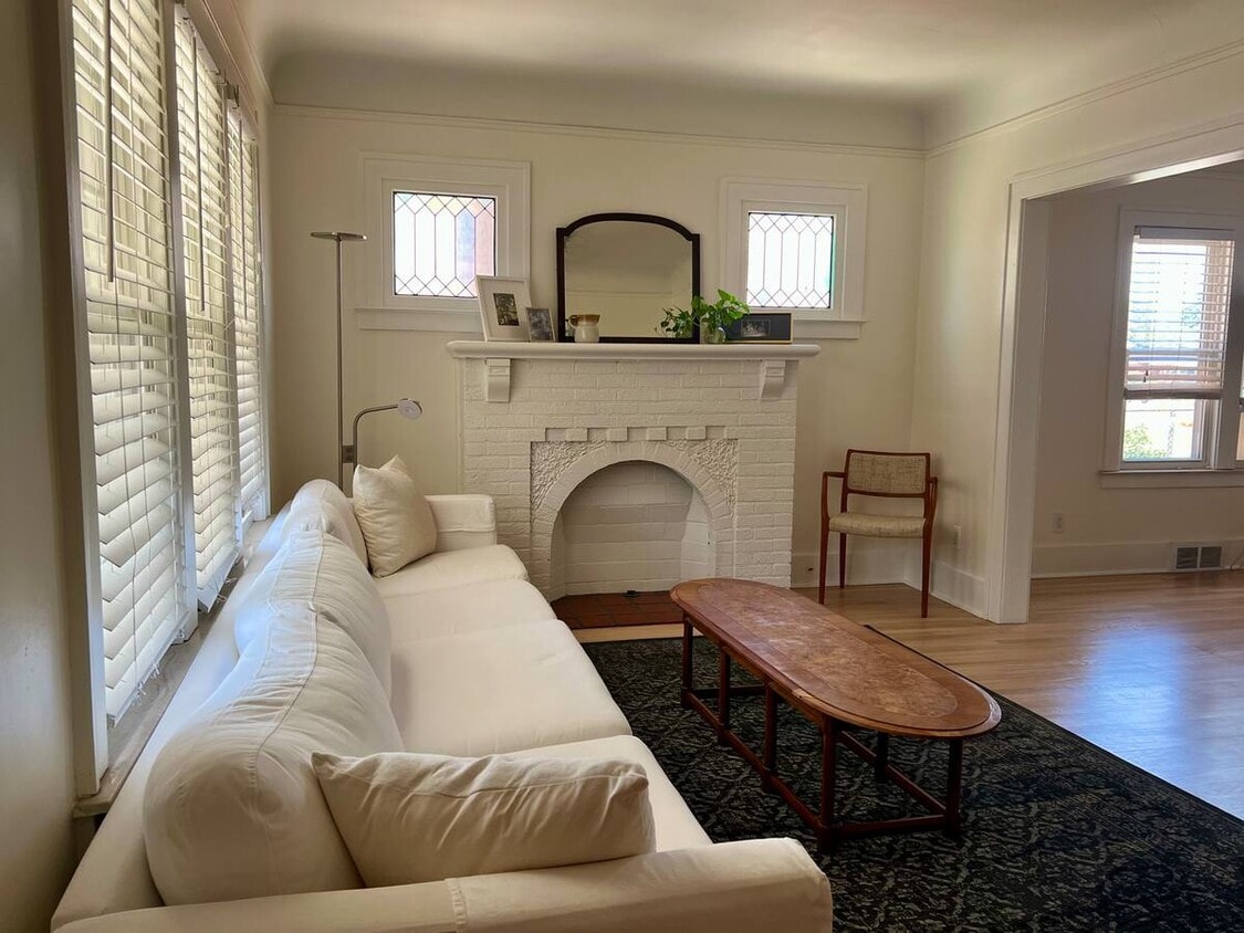 Primary Photo - 2050 Sharon St