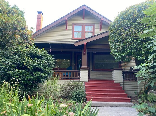 Building Photo - 3414 NE Tillamook St