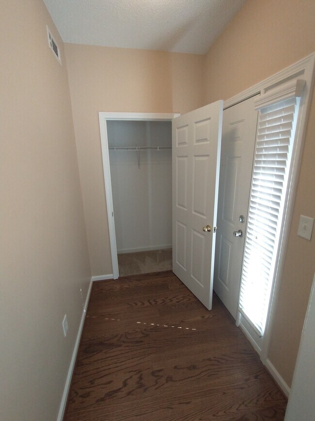 Entrance Hall and Closet - 5001 Woodland Ln