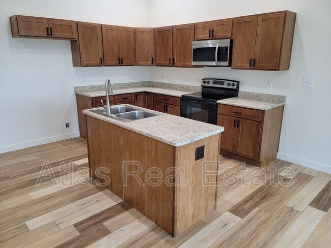 Building Photo - 829 S Laurue Dr