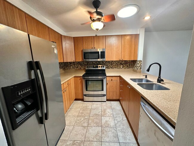 Building Photo - New partially furnished 2 bedroom / 2 bath...
