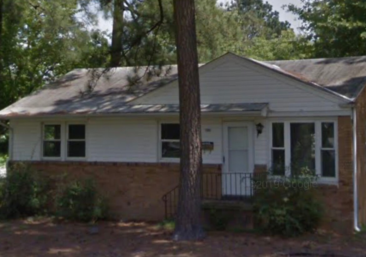 Primary Photo - 2105 Bishop St