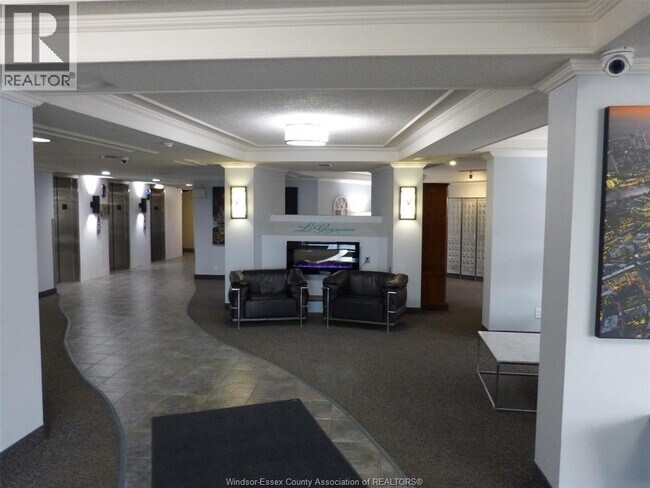 Photo du bâtiment - 111 Riverside Dr E