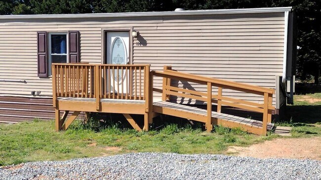 Foto del edificio - Charming 2 Bed/ 2 Bath Home in Mooresville - Cleared Lot - Storage Shed