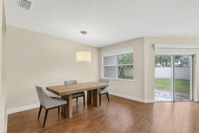 Building Photo - 20951 Via Alamanda