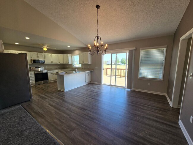 Building Photo - Just Minutes to the USCG Base Like New 3 Bed, 2.5 Bath Ranch
