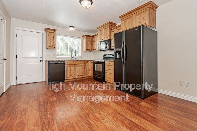 Building Photo - 584 Sunflower Rd