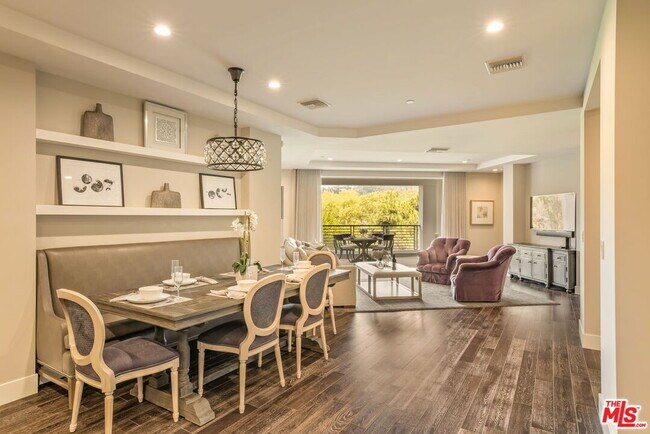 Foto del edificio - 460 N Palm Dr