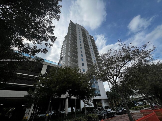 Foto del edificio - 10 SW South River Dr