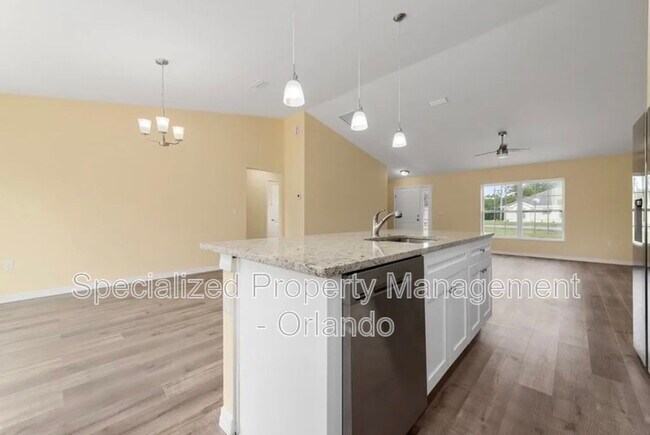 Foto del edificio - 4451 SW 170th Street Rd