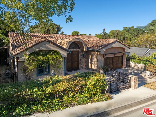 Foto del edificio - 15401 Brownwood Pl