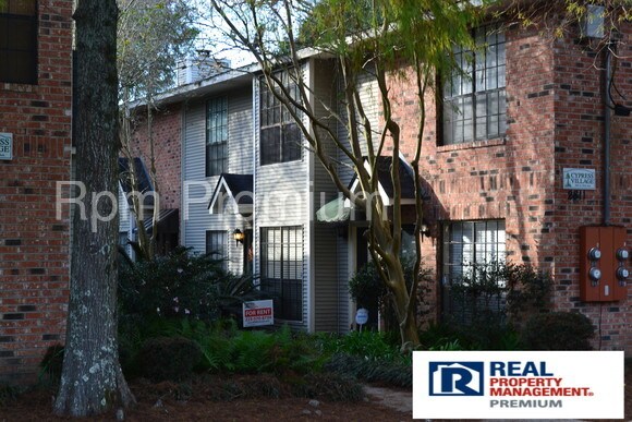 Primary Photo - 2811 S Roth Ave