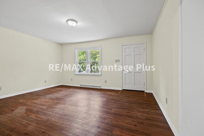 Foto del edificio - 3-Bedroom Home in Private Setting Minutes ...