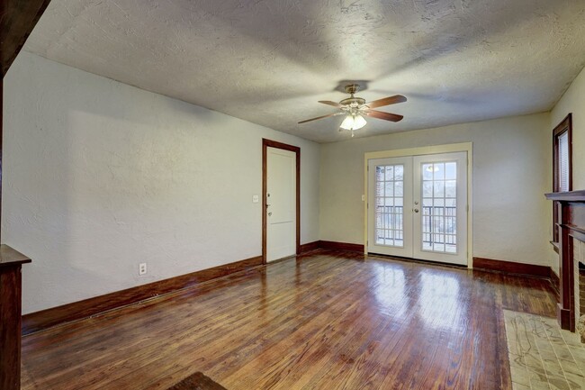 Building Photo - Lovely 1 Bed Home with new Balcony: 1407 1...