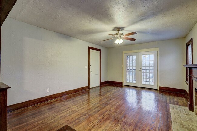Foto del edificio - Lovely 1 Bed Home with new Balcony: 1407 1/2 Northwest 17th Street