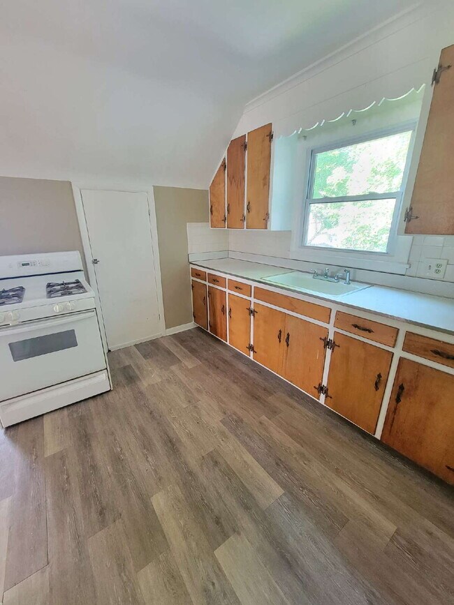 Foto del edificio - Spacious Updated One-Bedroom Apartment – R...