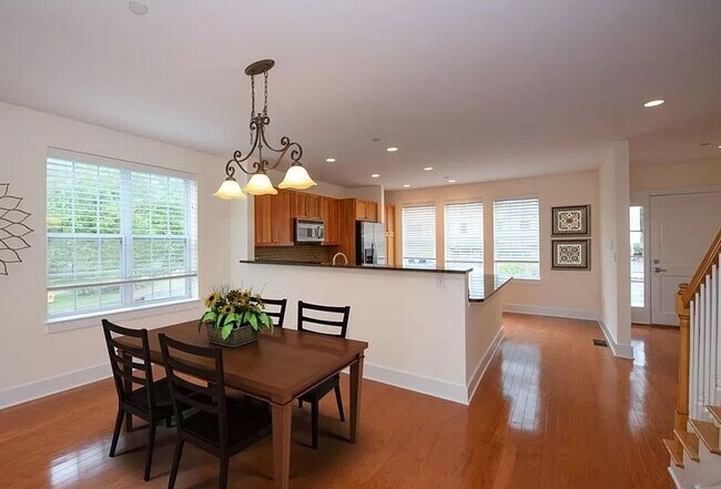 Building Photo - Gracious Executive End Unit Townhome — 2,5...