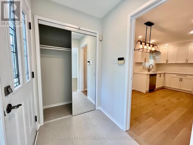 Building Photo - 2 Chapais Crescent