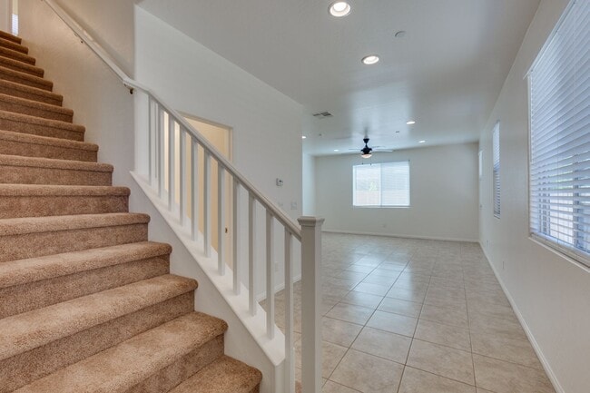 Building Photo - Gorgeous one story 4 bedroom 2 Bathroom Ho...