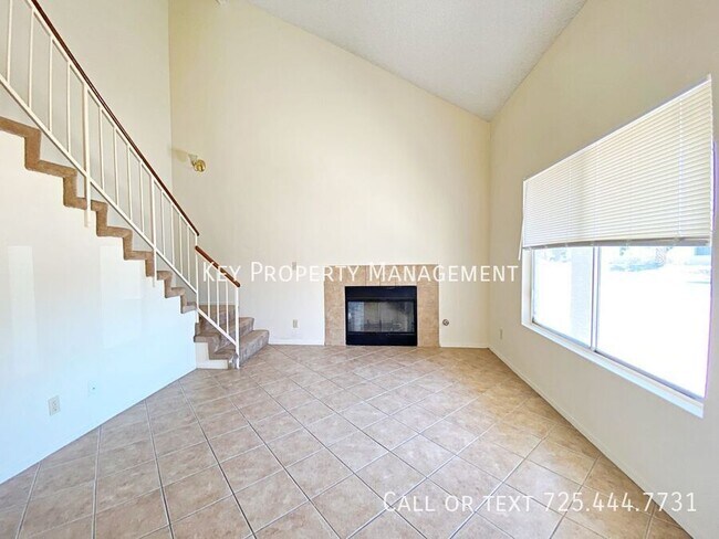 Foto del edificio - 2 STORY 3 BR HOME WITH LARGE YARD NEAR I-1...