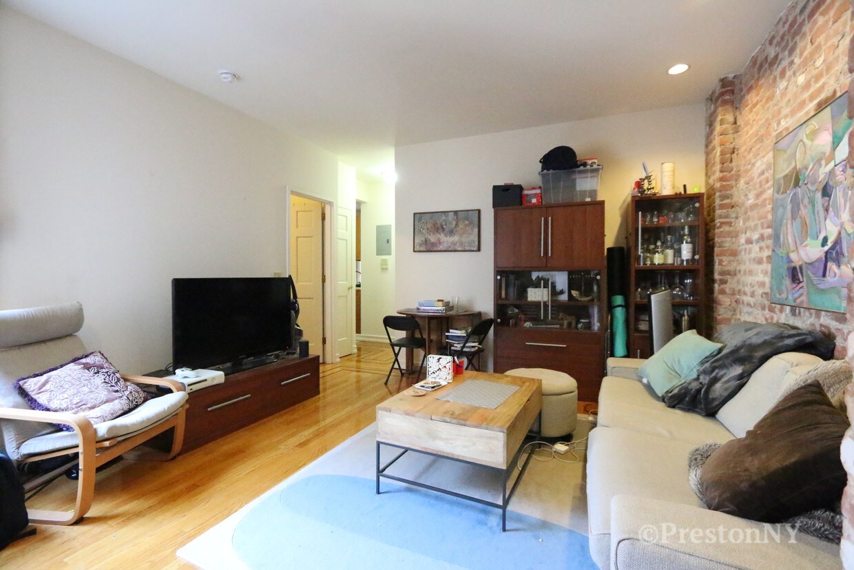 Primary Photo - 61 W 10th St