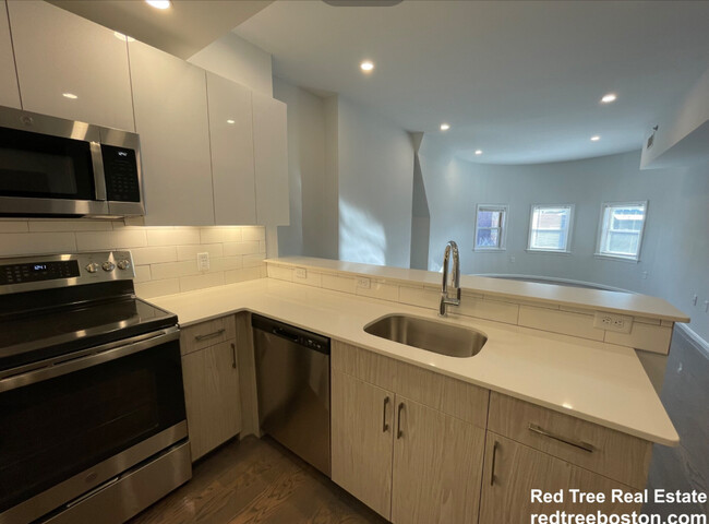 Building Photo - 1402 Beacon St