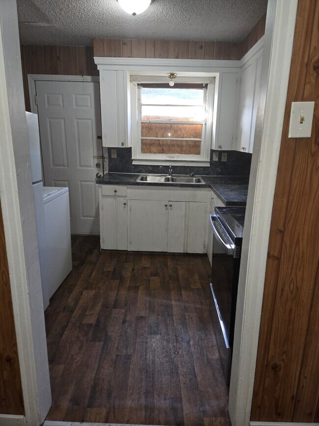 Building Photo - 1704 Frank St