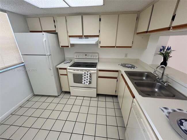 Building Photo - 5200 NW 31st Ave