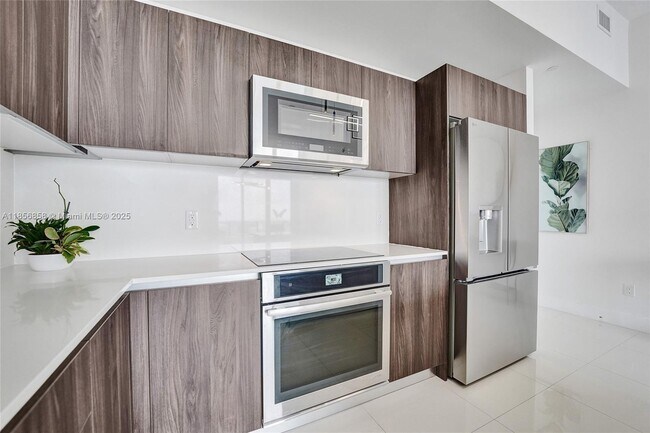 Foto del edificio - 2960 NE 207th St