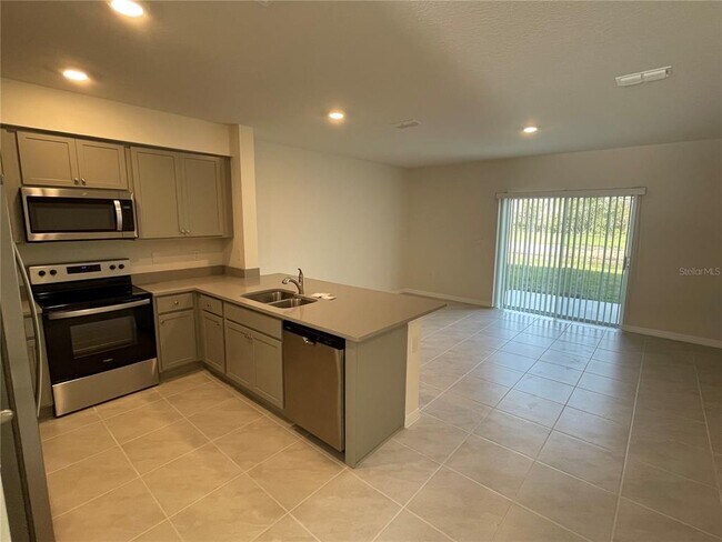 Building Photo - 3057 Canary Ave