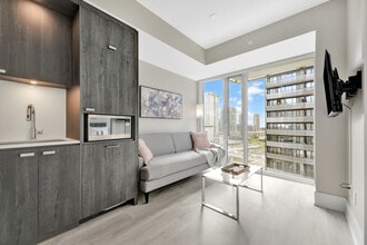 Building Photo - 470 Front St W