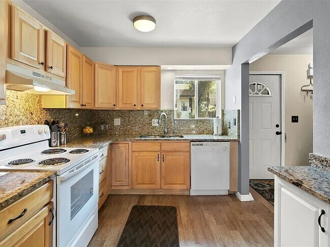 Building Photo - 2-Bedroom / 1-bath Charming Coronado Villa...