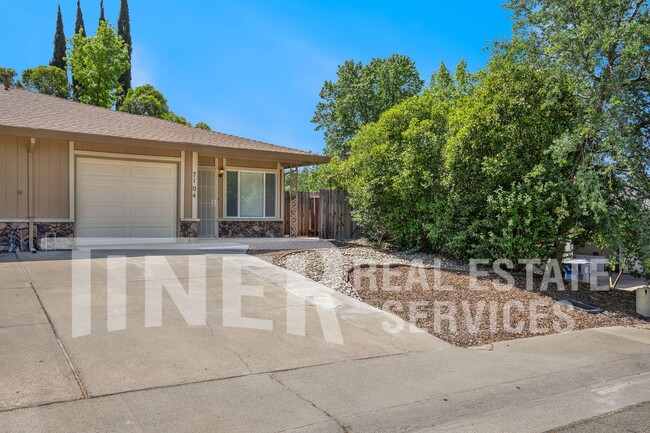 Building Photo - 7104 Grady Dr