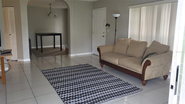 Foto del edificio - 721 Kensington Lake Cir