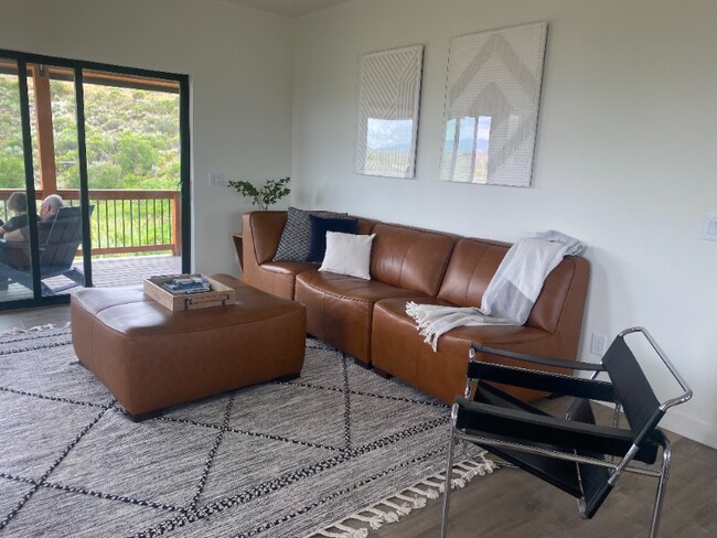 Foto del edificio - 18 Pine Dr