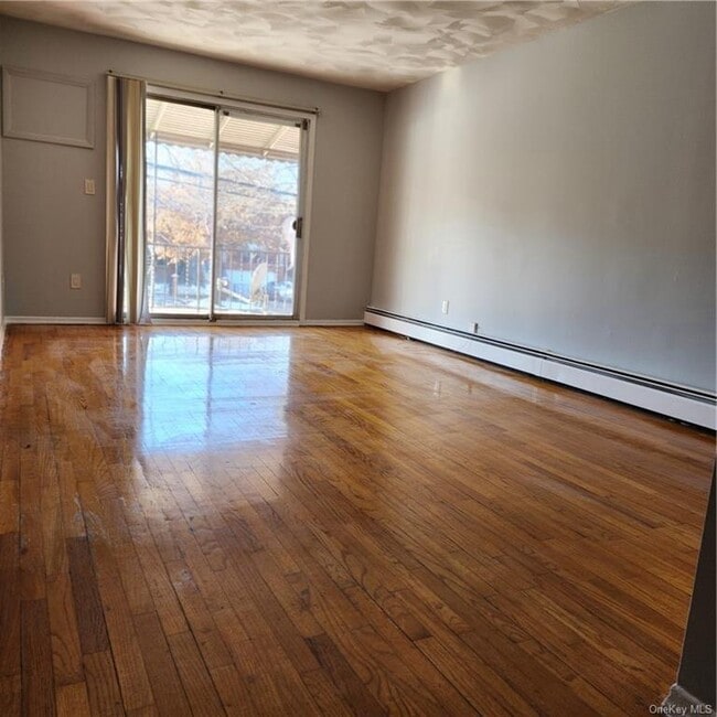 Foto del edificio - 2952 Laconia Ave