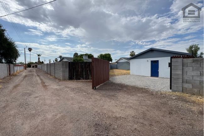 Building Photo - 1Bed/1Bath Casita at Ray Rd/Arizona Ave! Ready for Immediate Move-In!