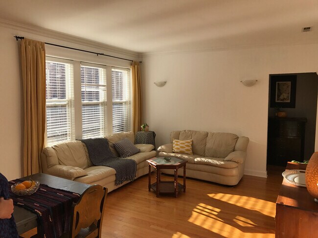 Foto del edificio - 5955 N Winthrop Ave
