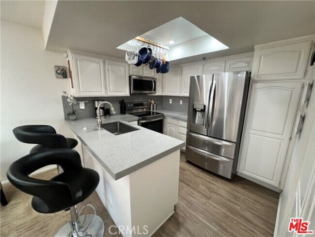 Building Photo - 500 E Amado Rd