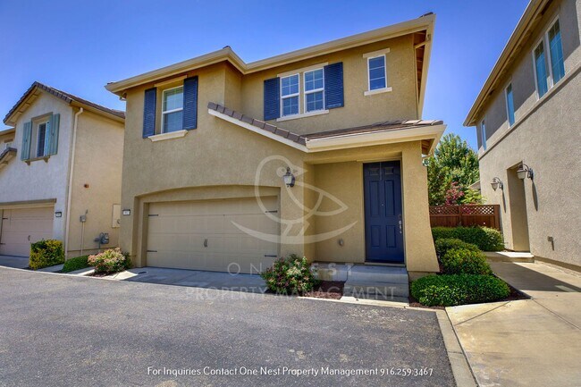 Foto del edificio - 3 bedroom 2.5 bathroom beautiful home