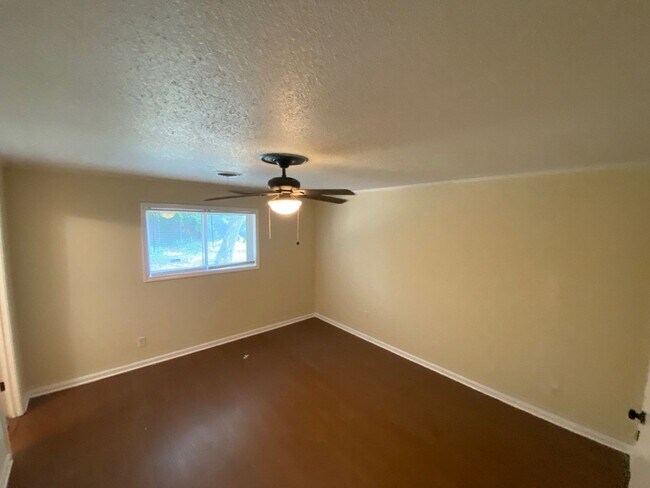 Building Photo - 6233 Cranbury Park Dr