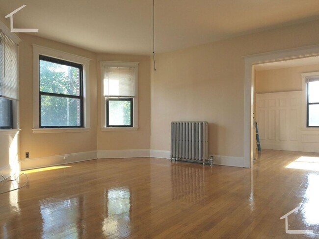 Foto del edificio - Beautiful Four Bed Seconds From The Green ...