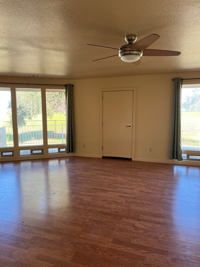 Building Photo - 11747 E Tokay Colony Rd
