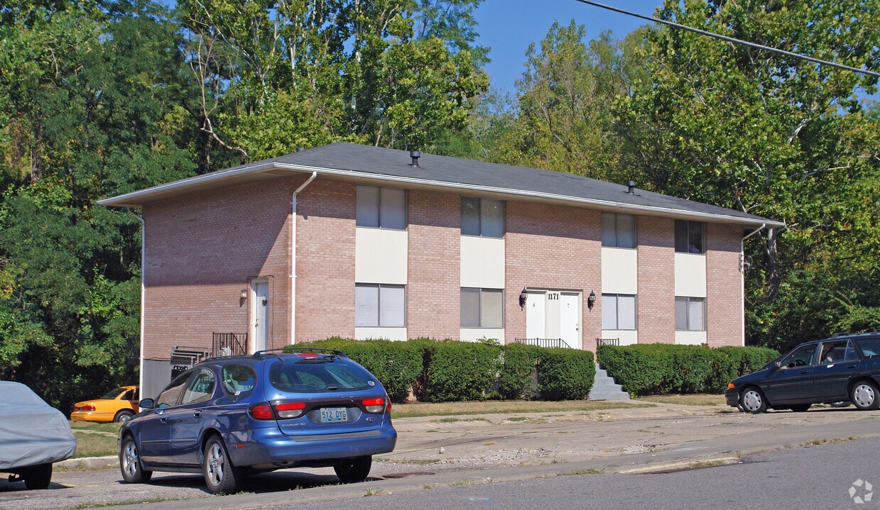 Building Photo - Oaks of Newport  