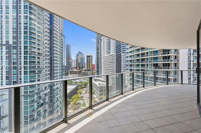 Building Photo - 1000 Brickell Plaza