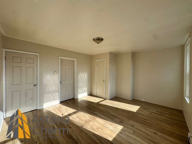 Building Photo - 910 Edmondson Ave