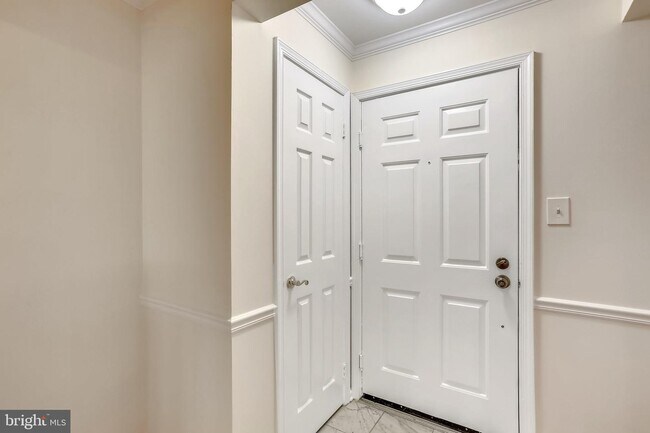 Building Photo - 5707 Brewer House Cir